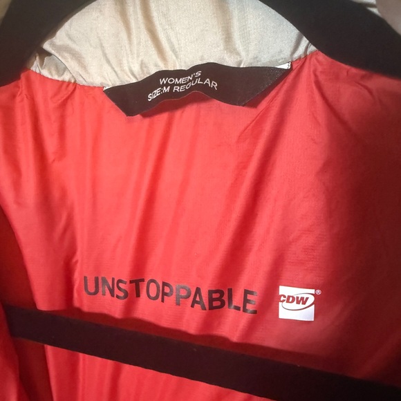 CDW Unstoppable Women's Gray and Cream Quilted Vest with Red Zipper. NWT - Picture 3 of 4